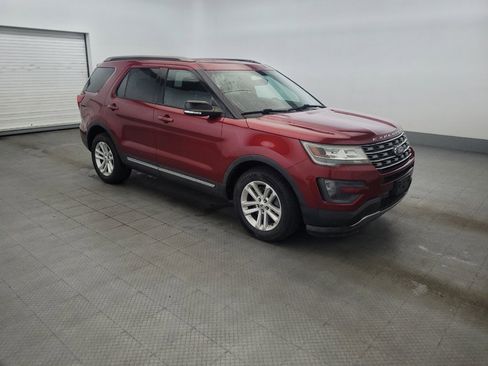 Used 2016 Ford Explorer XLT w/ Equipment Group 201A FWD image 11