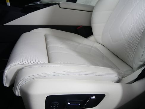 New 2026 BMW 530i xDrive w/ Premium Package image 10