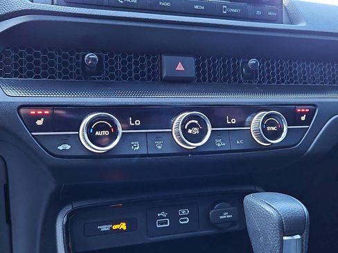 Used 2025 Honda CR-V EX image 17