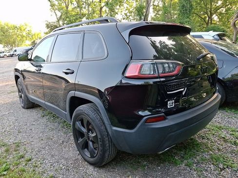 Used 2019 Jeep Cherokee Latitude Plus AWD/4WD image 4