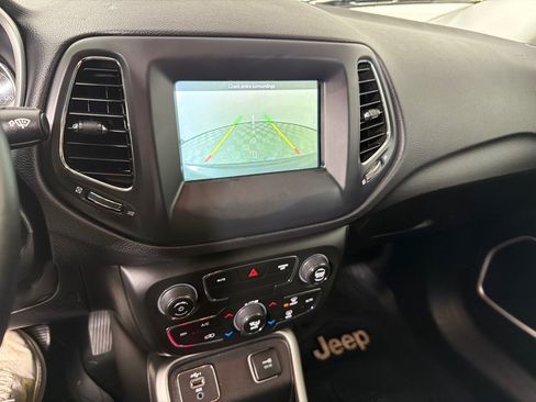 Used 2020 Jeep Compass Latitude w/ Popular Equipment Group FWD image 18