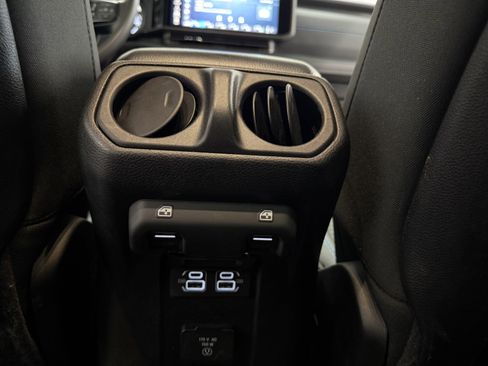 Used 2024 Jeep Wrangler Rubicon image 29