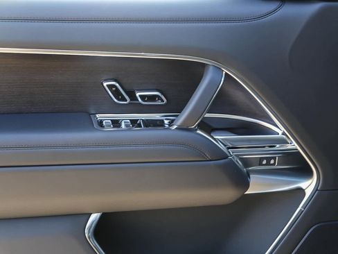 New 2025 Land Rover Range Rover Long Wheelbase SE image 20