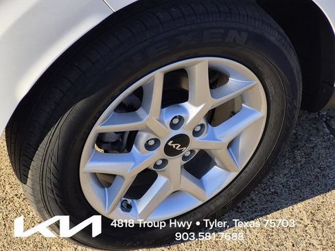 Certified 2025 Kia Soul LX w/ LX Technology Package FWD image 7