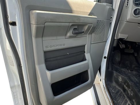 Used 2017 Ford E-450 and Econoline 450 Super Duty w/ Power Windows & Locks Group RWD image 8