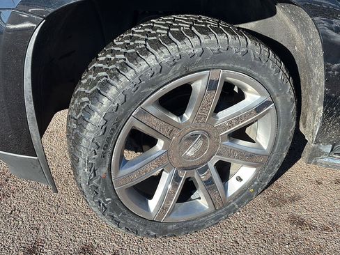 Used 2017 Cadillac Escalade ESV Luxury image 4