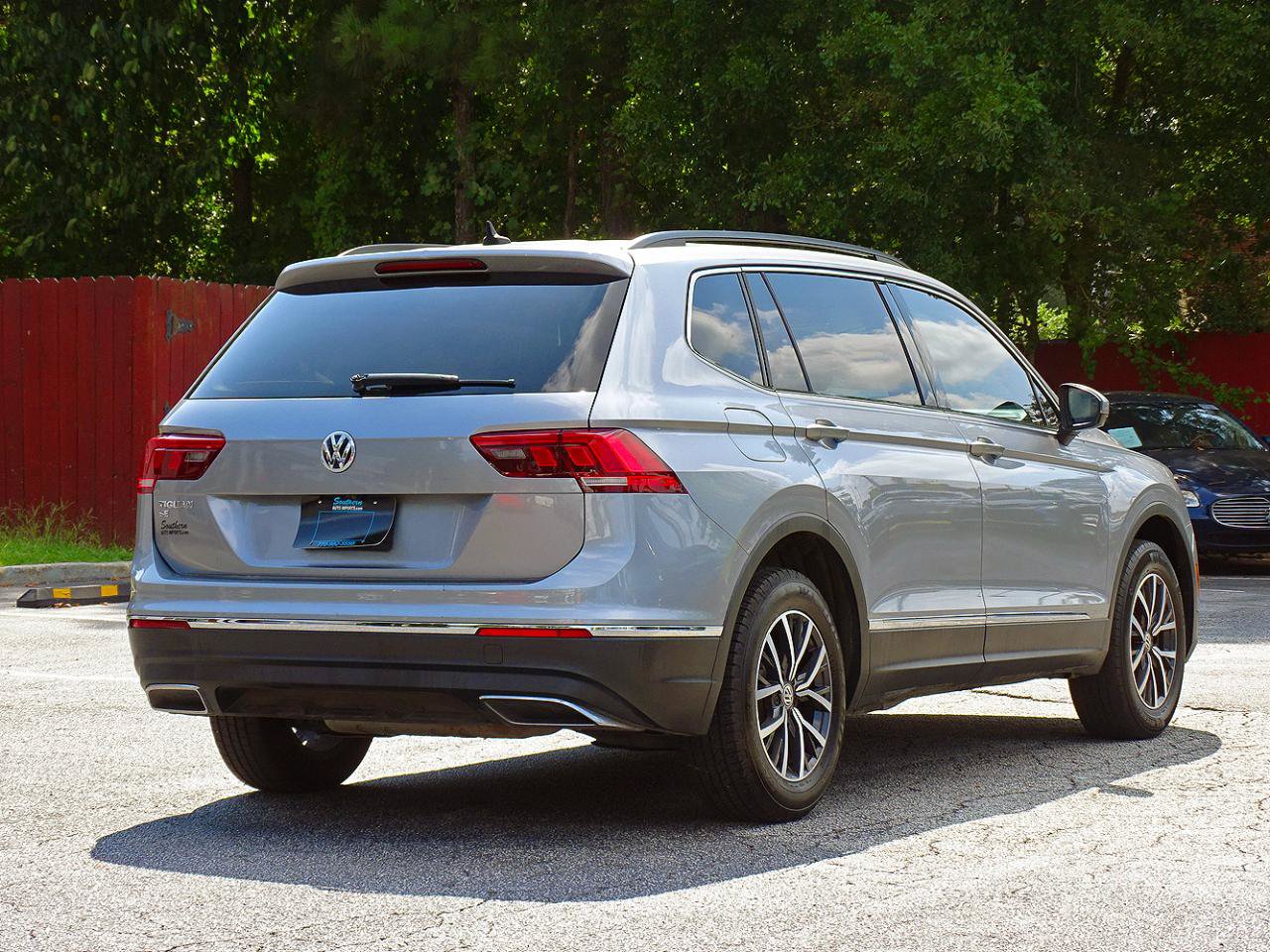 Used 2020 Volkswagen Tiguan SE w/ Panoramic Sunroof Package FWD image 10