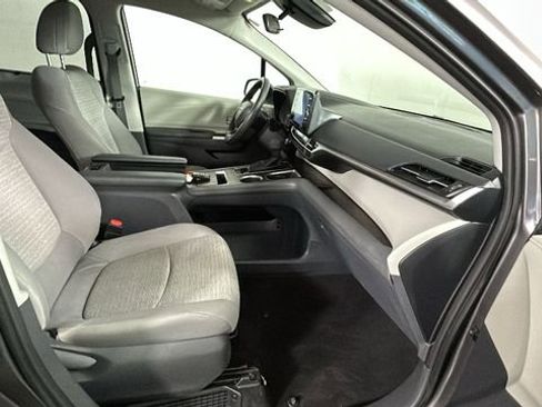 Used 2021 Toyota Sienna LE FWD image 31
