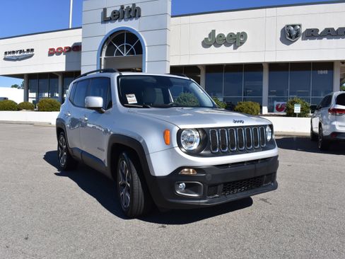 Used 2016 Jeep Renegade Latitude image 1