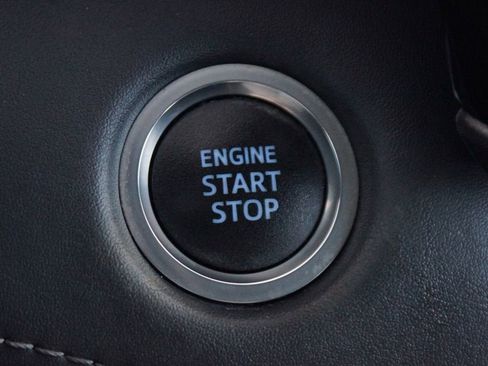 Used 2021 Toyota Highlander XLE FWD image 9