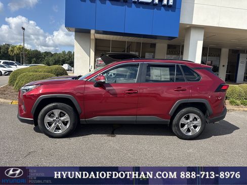 Used 2023 Toyota RAV4 XLE w/ Convenience Package FWD image 2