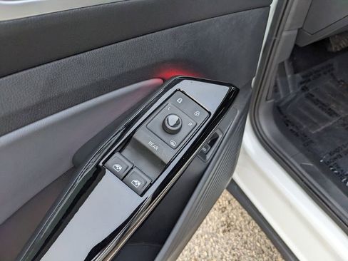 Used 2023 Volkswagen ID.4 Pro S image 18