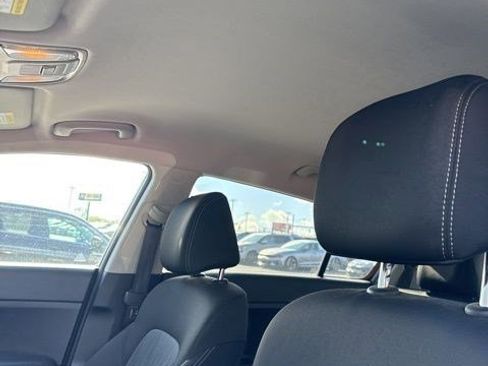 Used 2017 Kia Sportage LX image 7