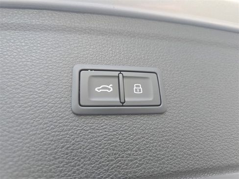 Used 2023 Audi Q5 2.0T Premium w/ Convenience Package image 30