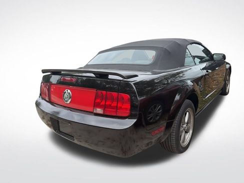 Used 2006 Ford Mustang Convertible image 3