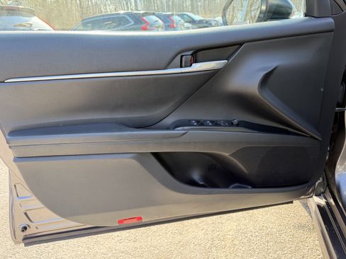 Used 2020 Toyota Camry image 10