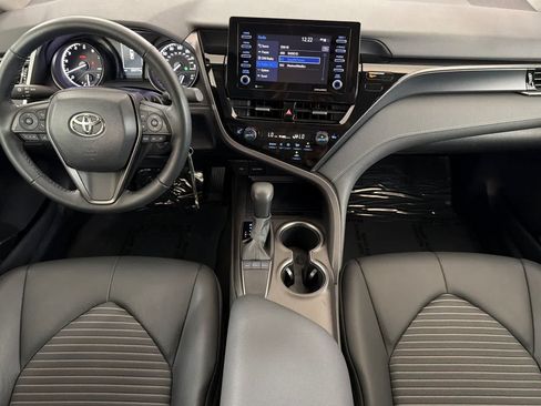 Used 2022 Toyota Camry SE w/ Carpet Mat Package (TMS) FWD image 3