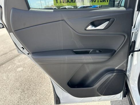Used 2025 Chevrolet Blazer LT AWD/4WD image 18