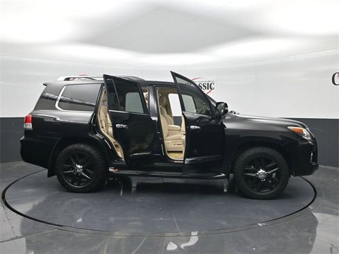 Used 2015 Lexus LX 570 4WD image 30