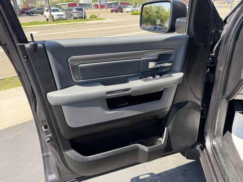 Used 2018 RAM 1500 Classic SLT AWD/4WD image 11