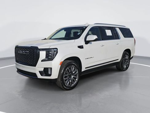 Used 2023 GMC Yukon XL Denali Ultimate w/ LPO, Floor Liner Package AWD/4WD image 9