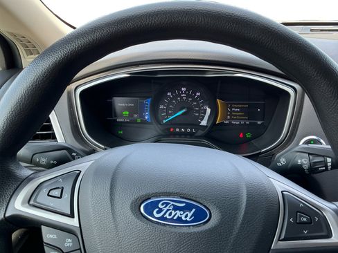Used 2019 Ford Fusion SE image 12