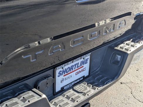 Used 2022 Toyota Tacoma 4x4 Double Cab image 11