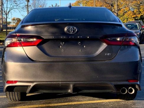 Used 2023 Toyota Camry SE image 4