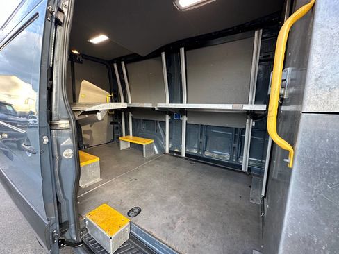 Used 2018 Mercedes-Benz Sprinter 2500 image 18