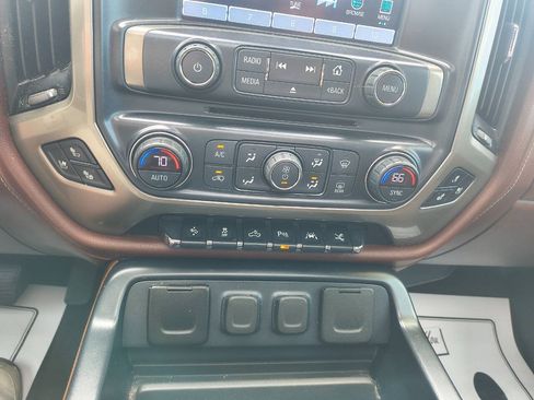 Used 2018 Chevrolet Silverado 1500 High Country AWD/4WD image 23