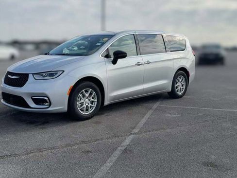 New 2026 Chrysler Pacifica Select image 1