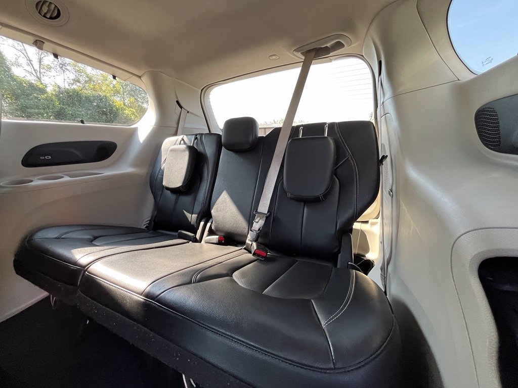 Used 2022 Chrysler Pacifica Touring-L w/ Uconnect Theater Family Group FWD image 30