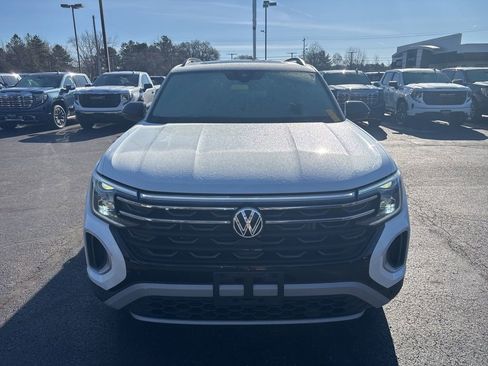 Used 2024 Volkswagen Atlas Peak Edition SEL AWD/4WD image 3