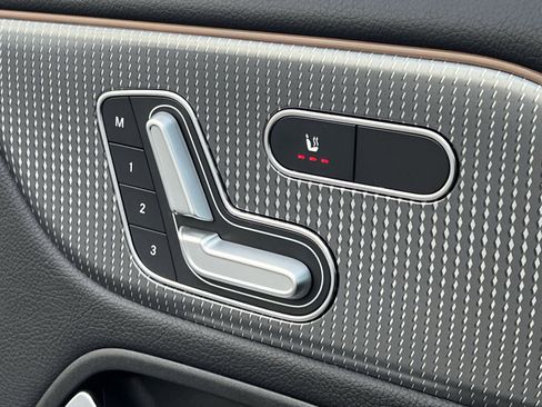 Certified 2022 Mercedes-Benz GLB 250 4MATIC image 33