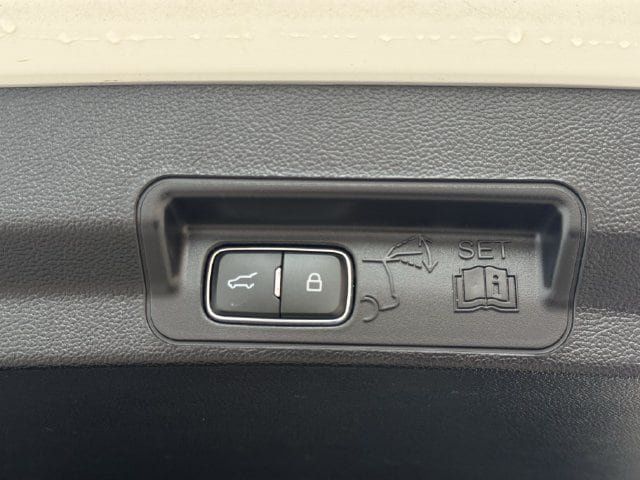 Used 2022 Ford Explorer XLT w/ Equipment Group 202A RWD image 35
