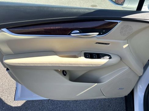 Used 2017 Cadillac XT5 Premium Luxury FWD image 24