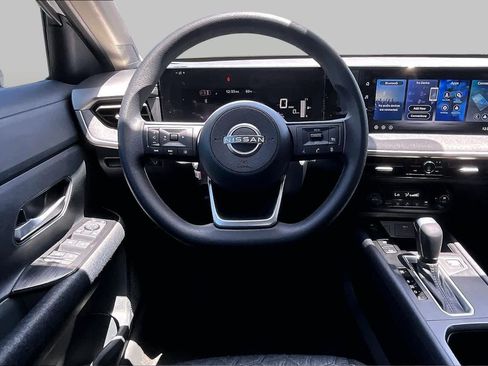 Used 2026 Nissan Kicks SV FWD image 6