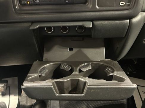 Used 2000 GMC Sierra 1500 SL w/ Fleet Group image 16