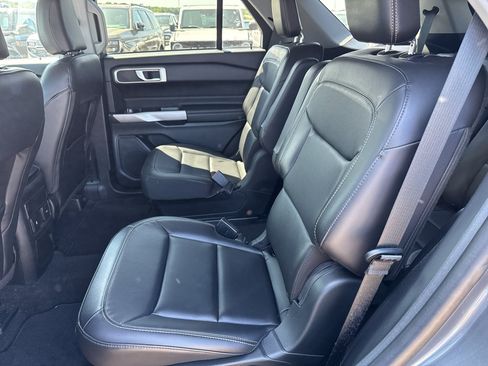 Used 2023 Ford Explorer XLT w/ Equipment Group 202A RWD image 9