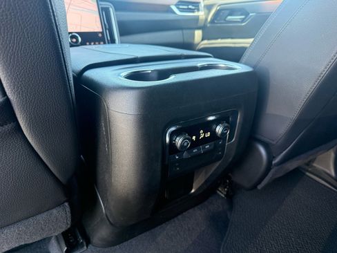 Used 2025 GMC Yukon XL Denali AWD/4WD image 25