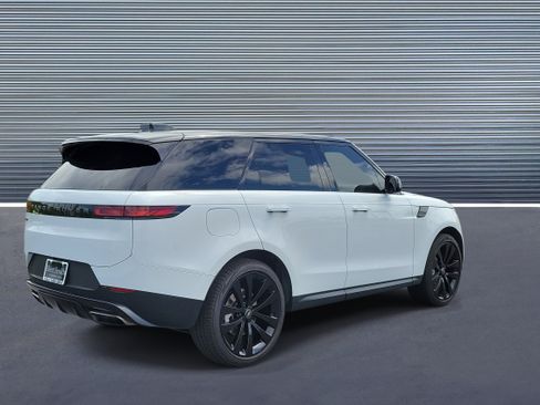Used 2024 Land Rover Range Rover Sport SE image 3