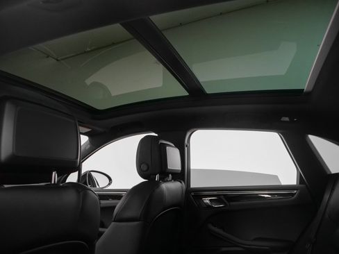 Used 2025 Porsche Macan image 44