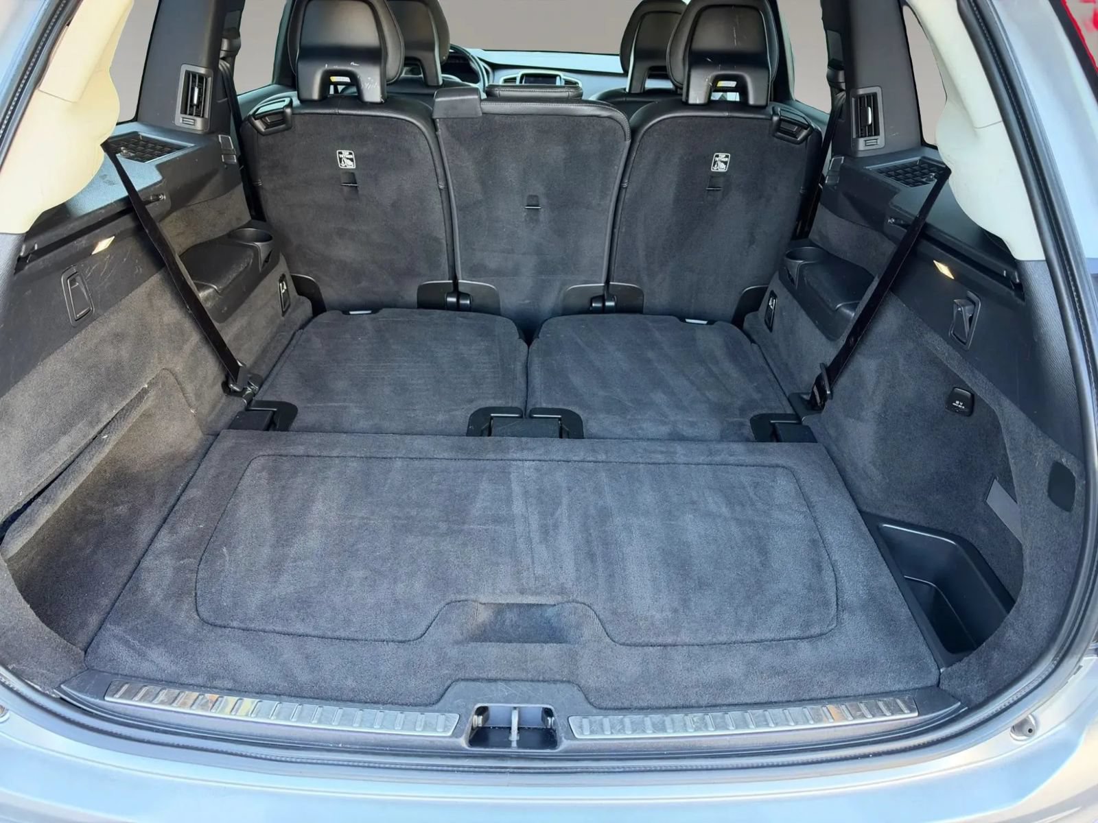 Used 2018 Volvo XC90 T6 Momentum w/ Convenience Package AWD/4WD image 14