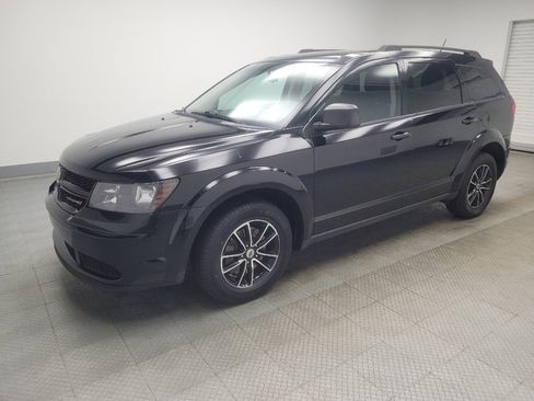 Used 2018 Dodge Journey SE w/ Connectivity Group FWD image 2