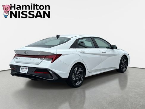 Used 2024 Hyundai Elantra Limited image 3