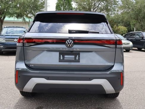 Certified 2025 Volkswagen Tiguan SE FWD image 7