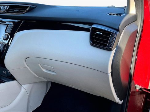 Used 2021 Nissan Rogue Sport SV image 24