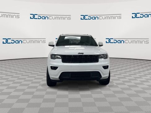 Used 2019 Jeep Grand Cherokee Altitude AWD/4WD image 3