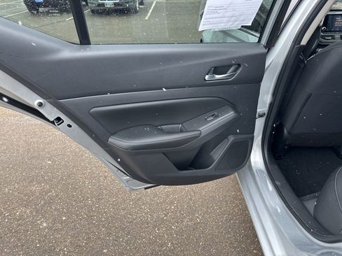 Used 2022 Nissan Altima 2.5 SV image 22