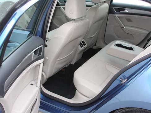 Used 2015 Volkswagen Golf S image 39